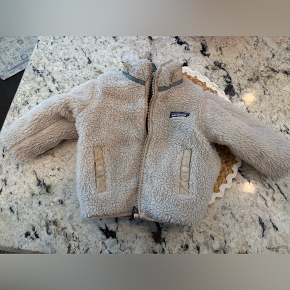 NWOT PATAGONIA Blue and Green Boy’s REVERSIBLE Jacket - Picture 2 of 4